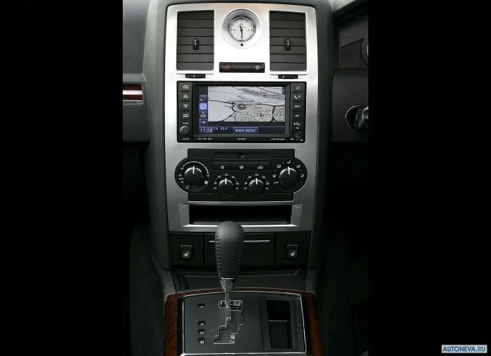 2008 Chrysler 300C Touring UK-version - фотография 34 из 38 2008 Chrysler 300C Touring UK-version - фотография 34 из 38
