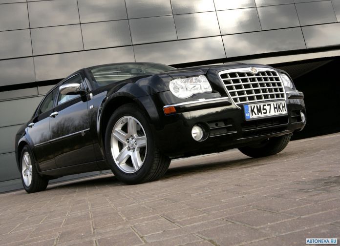 2008 Chrysler 300C UK-version - фотография 1 из 28