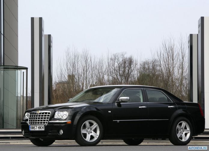 2008 Chrysler 300C UK-version - фотография 10 из 28