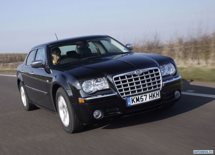 2008 Chrysler 300C UK-version - фотография 11 из 28