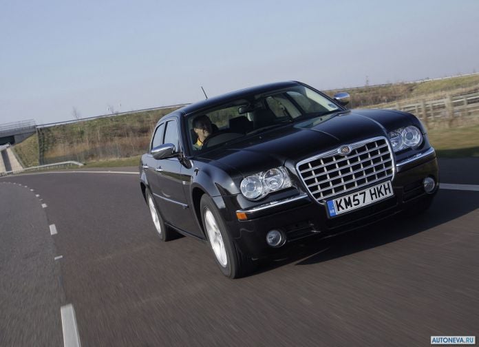 2008 Chrysler 300C UK-version - фотография 12 из 28
