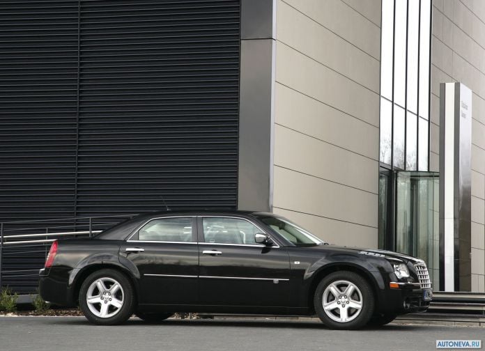 2008 Chrysler 300C UK-version - фотография 13 из 28