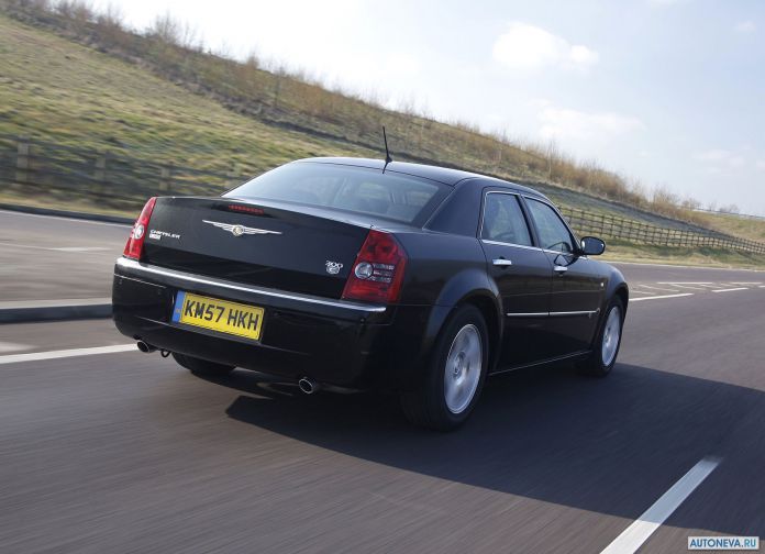 2008 Chrysler 300C UK-version - фотография 14 из 28