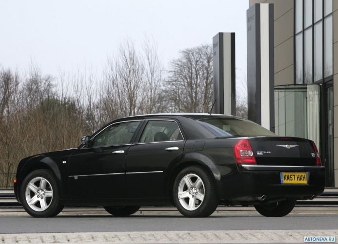 2008 Chrysler 300C UK-version - фотография 15 из 28