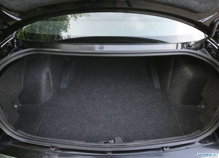 2008 Chrysler 300C UK-version - фотография 22 из 28