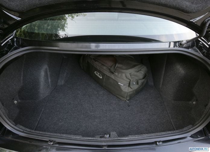2008 Chrysler 300C UK-version - фотография 23 из 28