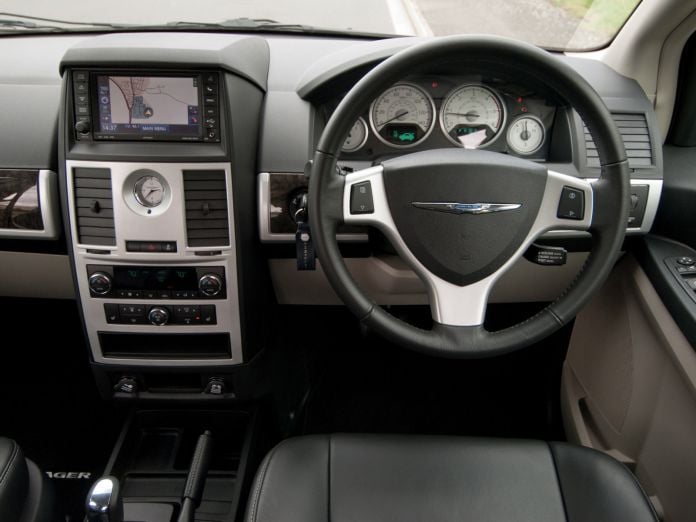2011 Chrysler Grand Voyager - фотография 4 из 16