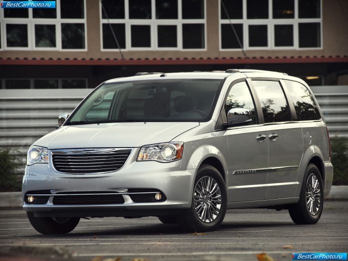 2011 Chrysler Town And Country - фотография 1 из 13 2011 Chrysler Town And Country - фотография 1 из 13