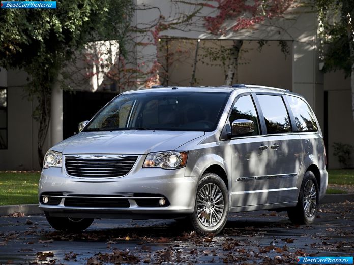 2011 Chrysler Town And Country - фотография 2 из 13 2011 Chrysler Town And Country - фотография 2 из 13