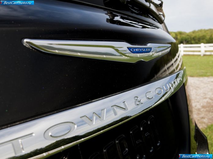 2011 Chrysler Town And Country - фотография 12 из 13 2011 Chrysler Town And Country - фотография 12 из 13