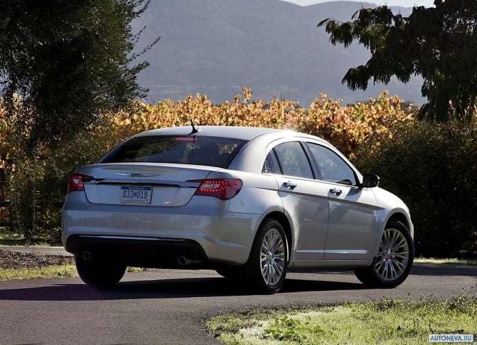 2011 Chrysler 200 - фотография 9 из 23