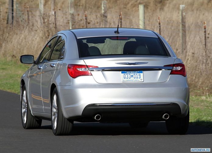 2011 Chrysler 200 - фотография 10 из 23