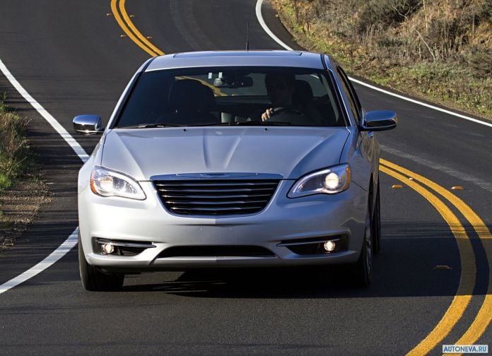 2011 Chrysler 200 - фотография 13 из 23