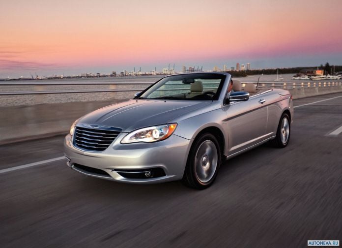 2011 Chrysler 200 Convertible - фотография 1 из 27