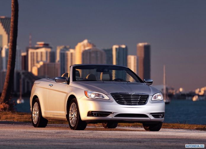 2011 Chrysler 200 Convertible - фотография 2 из 27