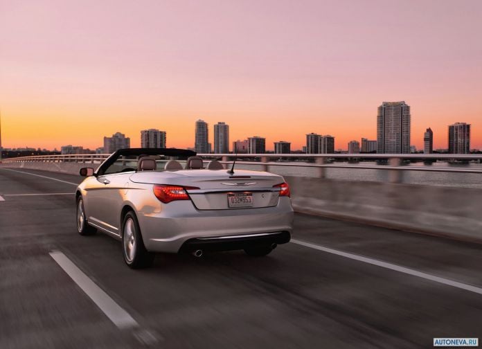 2011 Chrysler 200 Convertible - фотография 8 из 27