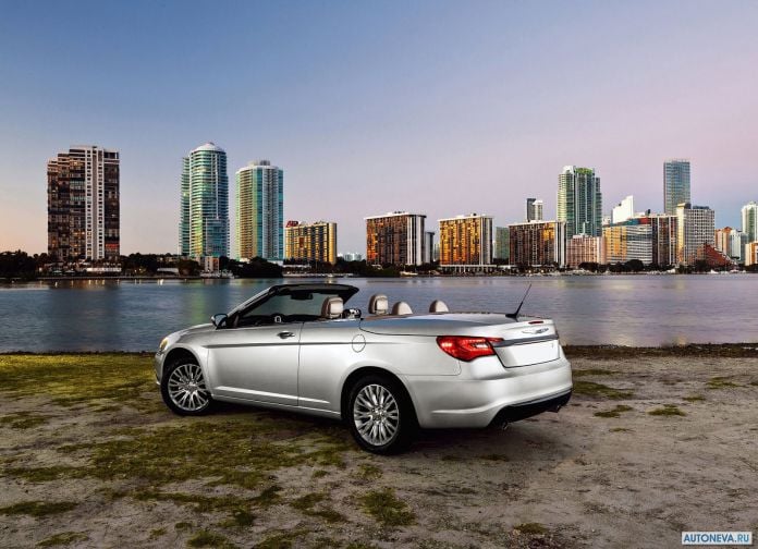 2011 Chrysler 200 Convertible - фотография 9 из 27