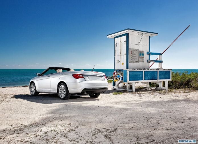 2011 Chrysler 200 Convertible - фотография 10 из 27