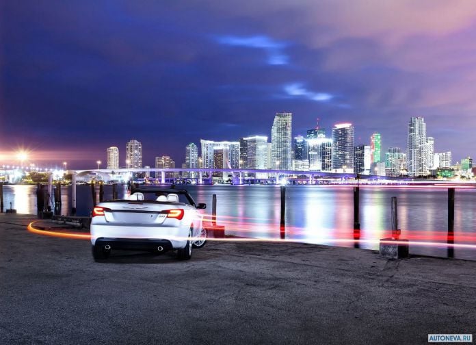 2011 Chrysler 200 Convertible - фотография 14 из 27