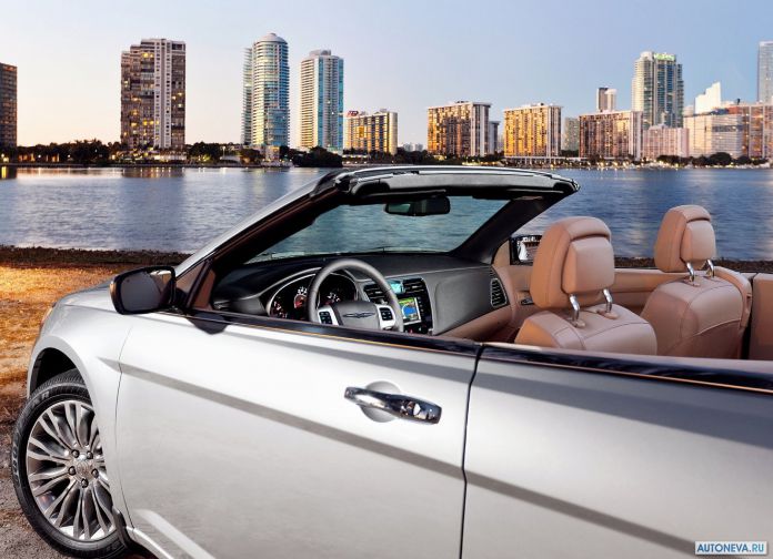 2011 Chrysler 200 Convertible - фотография 25 из 27