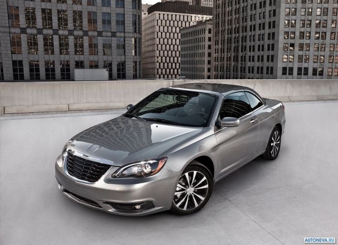 2011 Chrysler 200 S - фотография 1 из 8