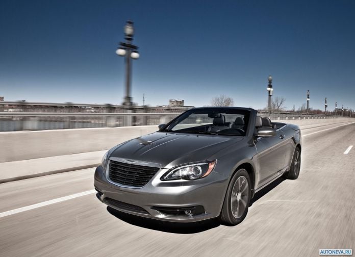 2011 Chrysler 200 S - фотография 2 из 8