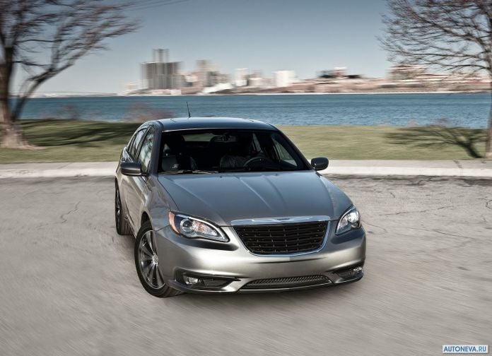 2011 Chrysler 200 S - фотография 3 из 8