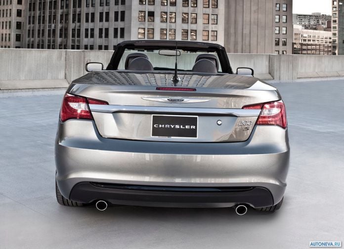 2011 Chrysler 200 S - фотография 4 из 8