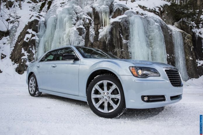 2013 Chrysler 300 Glacier - фотография 1 из 27