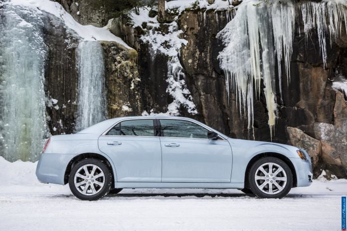 2013 Chrysler 300 Glacier - фотография 3 из 27