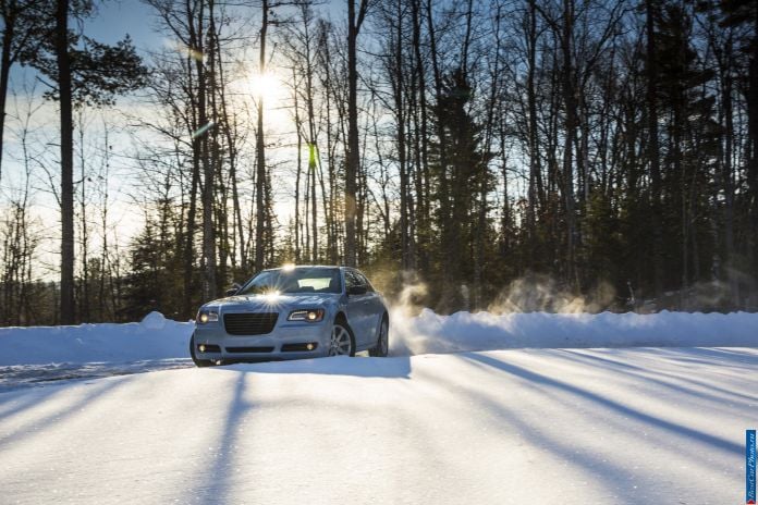 2013 Chrysler 300 Glacier - фотография 6 из 27