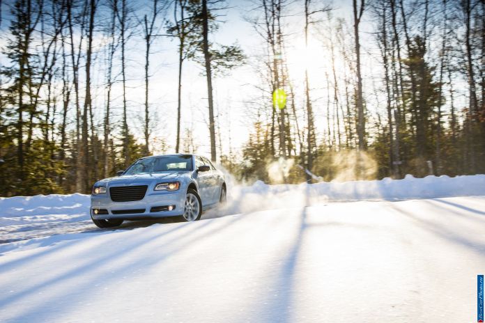 2013 Chrysler 300 Glacier - фотография 8 из 27