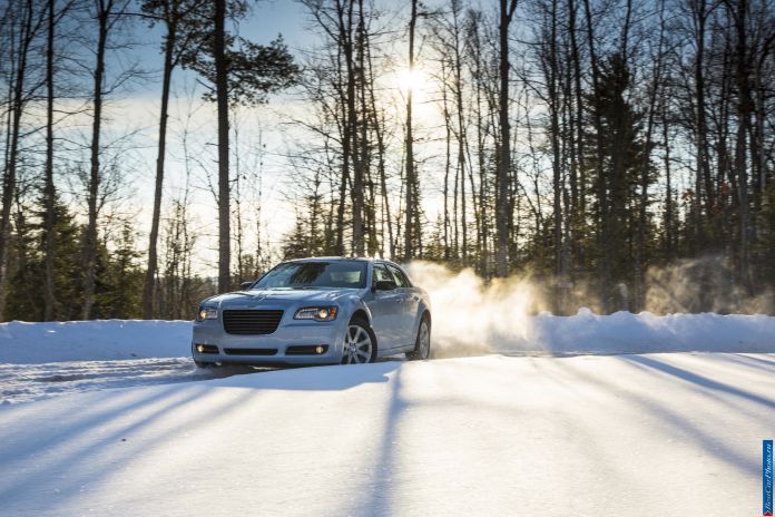 2013 Chrysler 300 Glacier - фотография 9 из 27 2013 Chrysler 300 Glacier - фотография 9 из 27