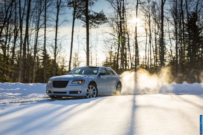 2013 Chrysler 300 Glacier - фотография 10 из 27 2013 Chrysler 300 Glacier - фотография 10 из 27