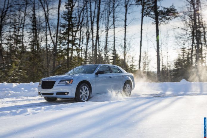 2013 Chrysler 300 Glacier - фотография 12 из 27 2013 Chrysler 300 Glacier - фотография 12 из 27