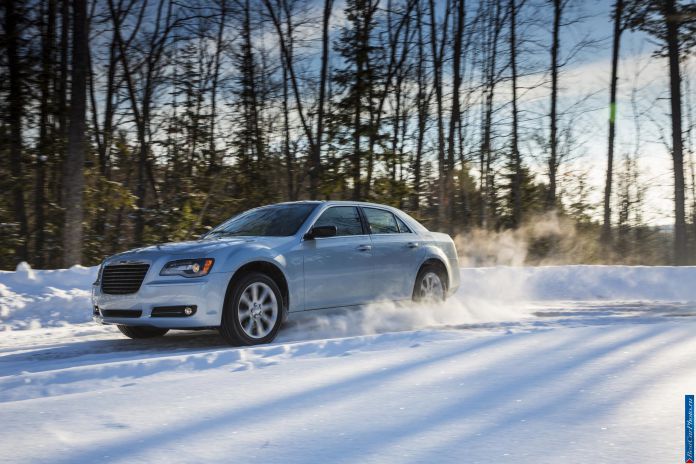 2013 Chrysler 300 Glacier - фотография 13 из 27