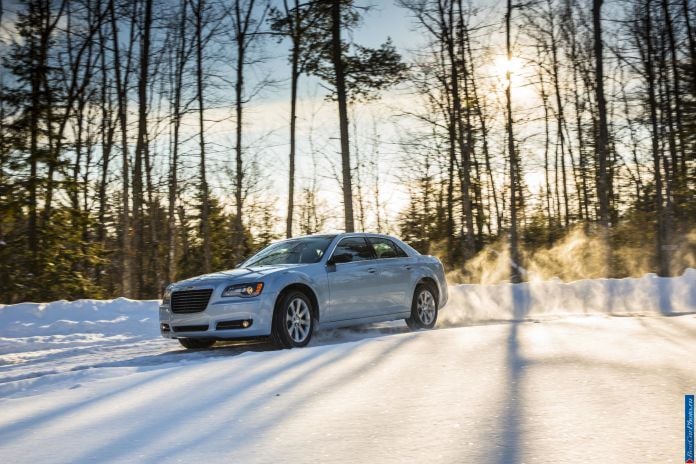 2013 Chrysler 300 Glacier - фотография 14 из 27 2013 Chrysler 300 Glacier - фотография 14 из 27