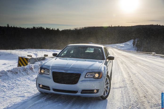 2013 Chrysler 300 Glacier - фотография 17 из 27 2013 Chrysler 300 Glacier - фотография 17 из 27