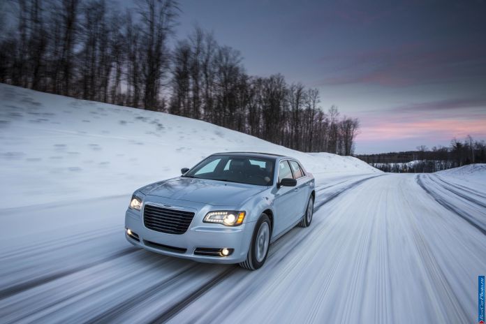 2013 Chrysler 300 Glacier - фотография 18 из 27