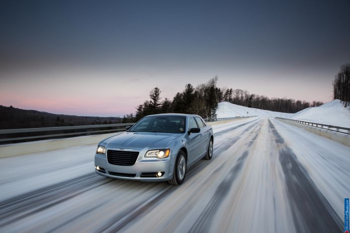 2013 Chrysler 300 Glacier - фотография 19 из 27 2013 Chrysler 300 Glacier - фотография 19 из 27