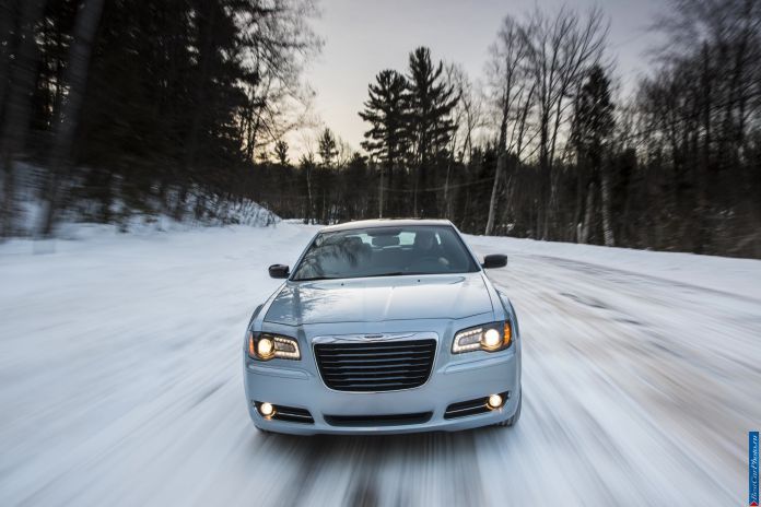 2013 Chrysler 300 Glacier - фотография 21 из 27