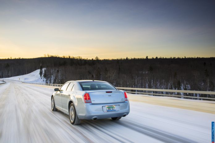 2013 Chrysler 300 Glacier - фотография 22 из 27 2013 Chrysler 300 Glacier - фотография 22 из 27