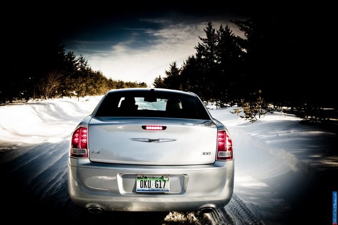 2013 Chrysler 300 Glacier - фотография 23 из 27
