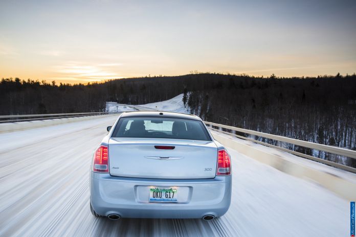 2013 Chrysler 300 Glacier - фотография 25 из 27 2013 Chrysler 300 Glacier - фотография 25 из 27