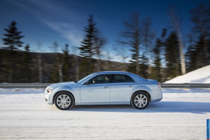 2013 Chrysler 300 Glacier - фотография 26 из 27 2013 Chrysler 300 Glacier - фотография 26 из 27