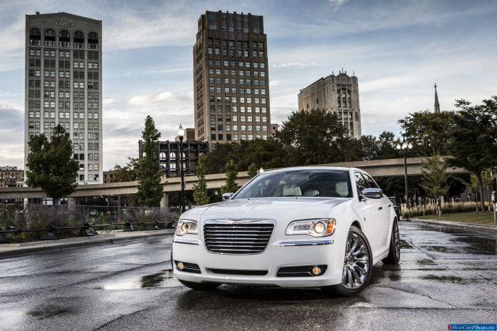 2013 Chrysler 300 Motown Edition - фотография 1 из 19