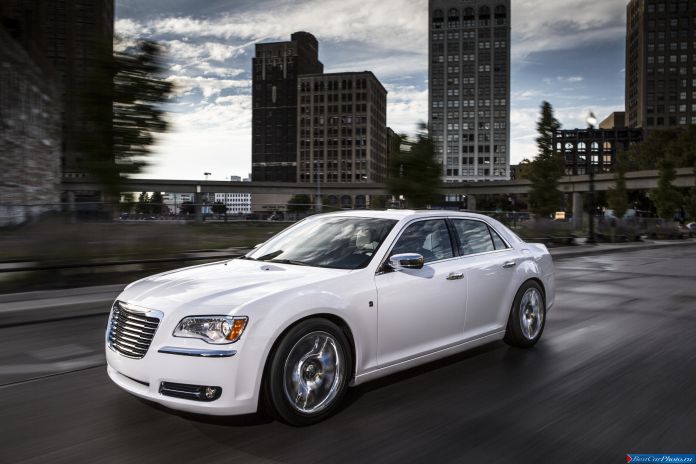 2013 Chrysler 300 Motown Edition - фотография 3 из 19