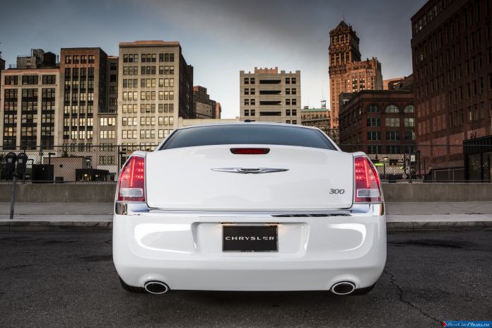 2013 Chrysler 300 Motown Edition - фотография 12 из 19