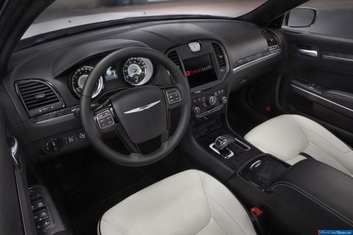 2013 Chrysler 300 Motown Edition - фотография 13 из 19