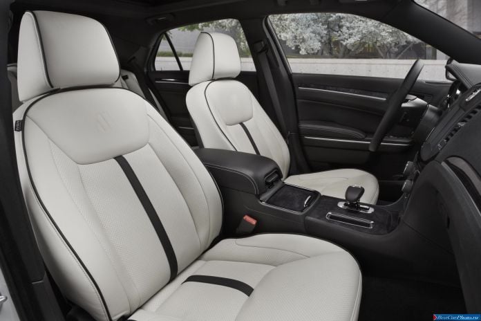 2013 Chrysler 300 Motown Edition - фотография 14 из 19